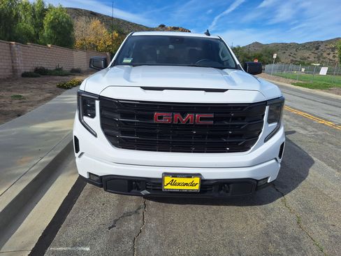 Used 2024 GMC Sierra 1500 Elevation image 2