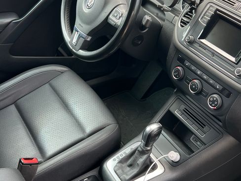 Used 2016 Volkswagen Tiguan S image 12