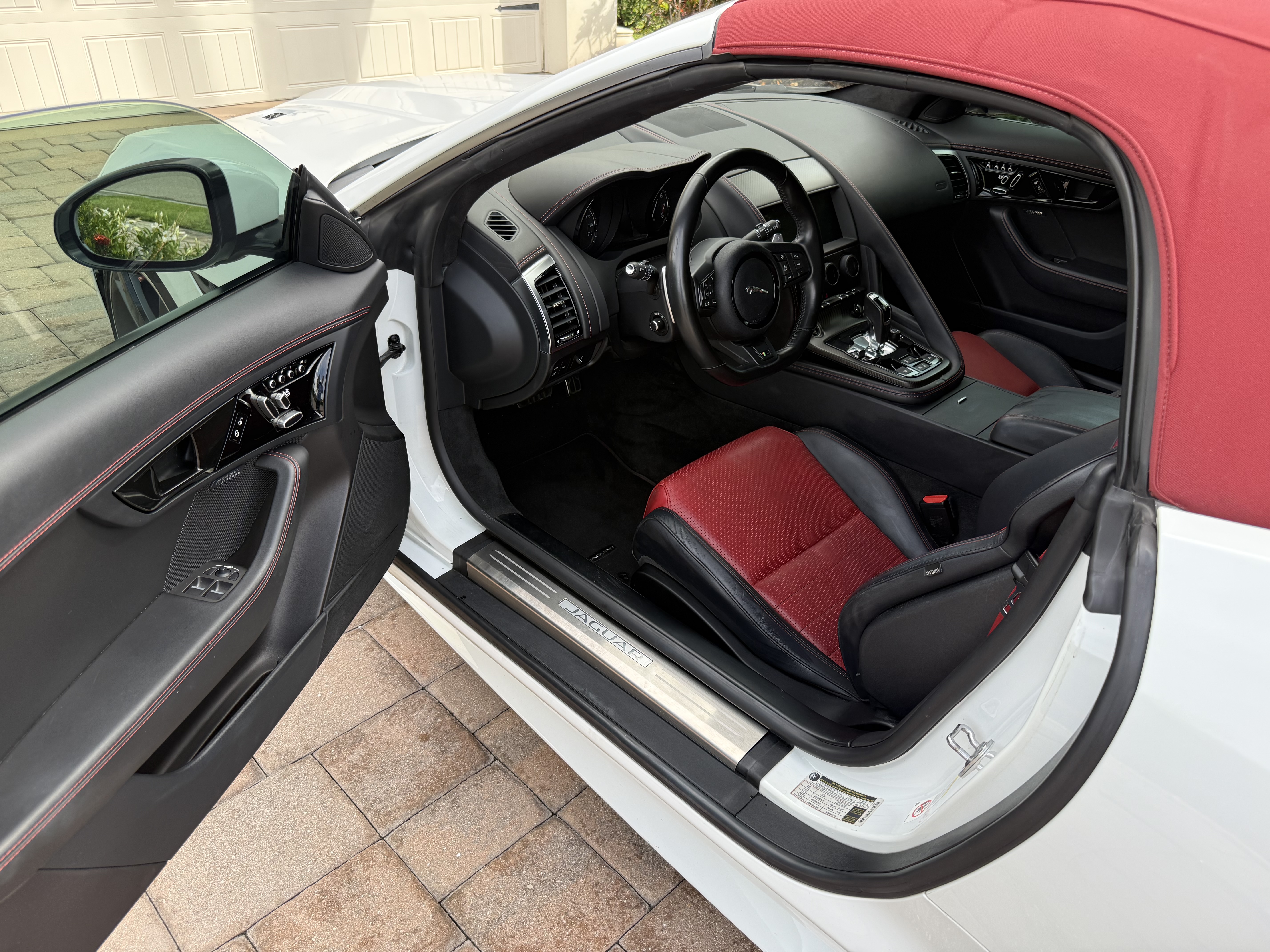 Used 2019 Jaguar F-TYPE R AWD/4WD image 13