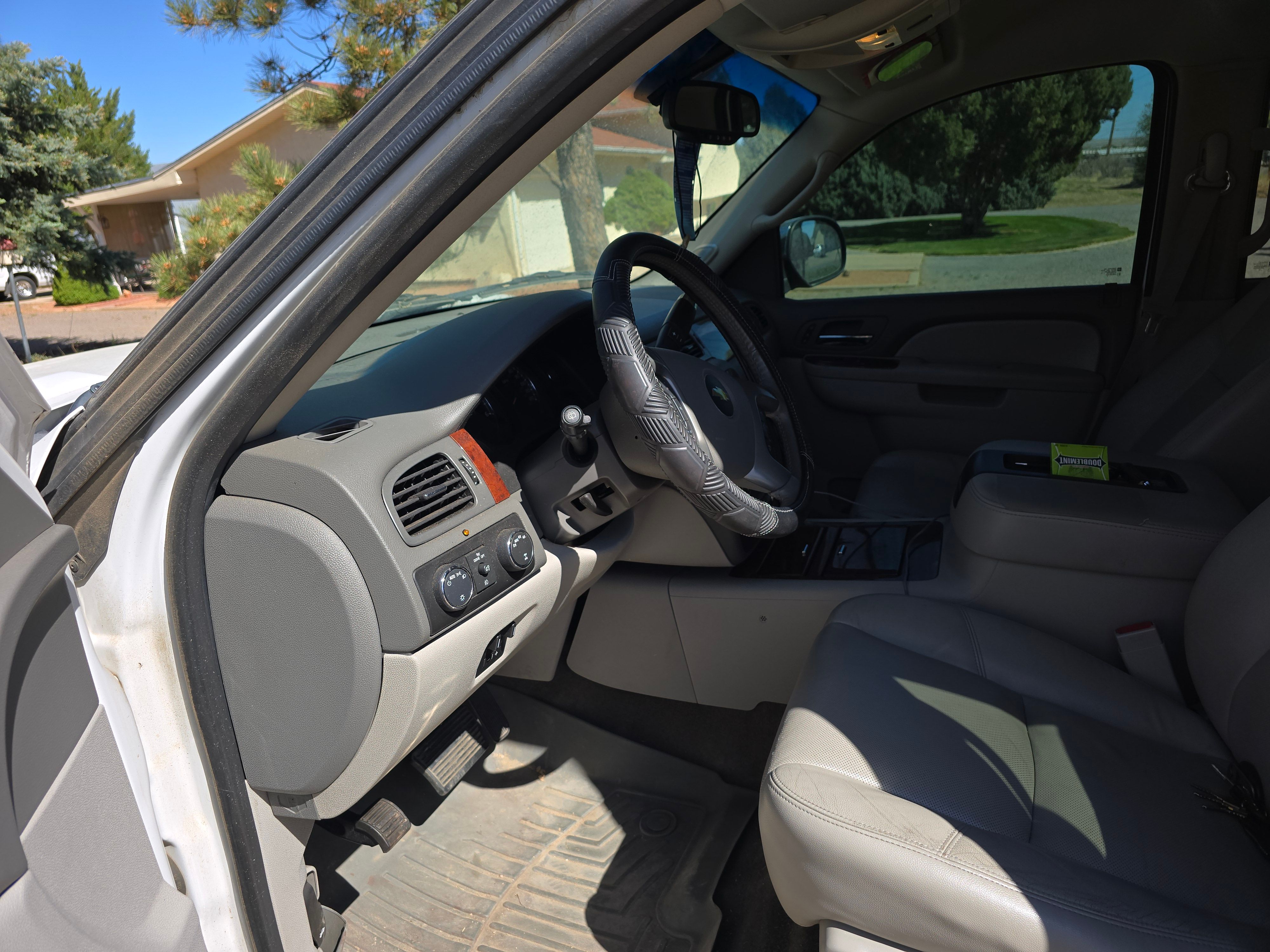 Used 2013 Chevrolet Suburban LTZ AWD/4WD image 2
