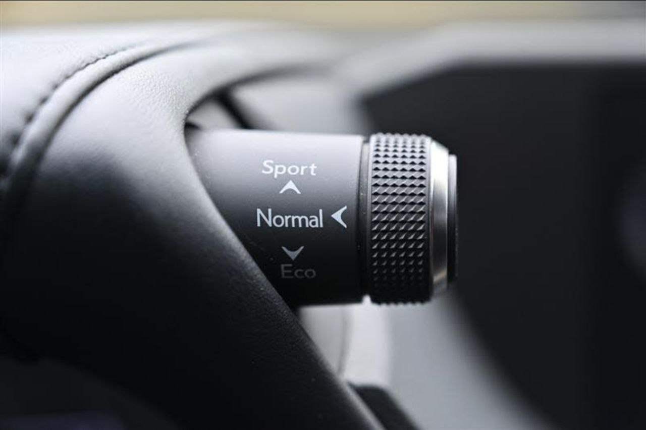 Used 2020 Lexus ES 300h FWD image 28