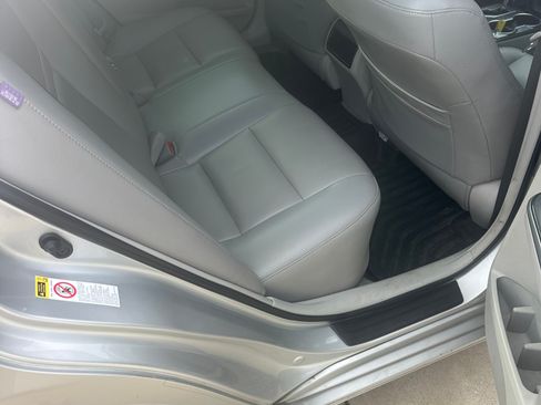 Used 2012 Toyota Camry LE FWD image 2