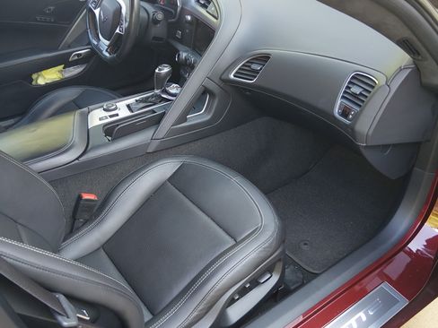 Used 2016 Chevrolet Corvette Z06 w/ 3LZ Preferred Equipment Group image 5
