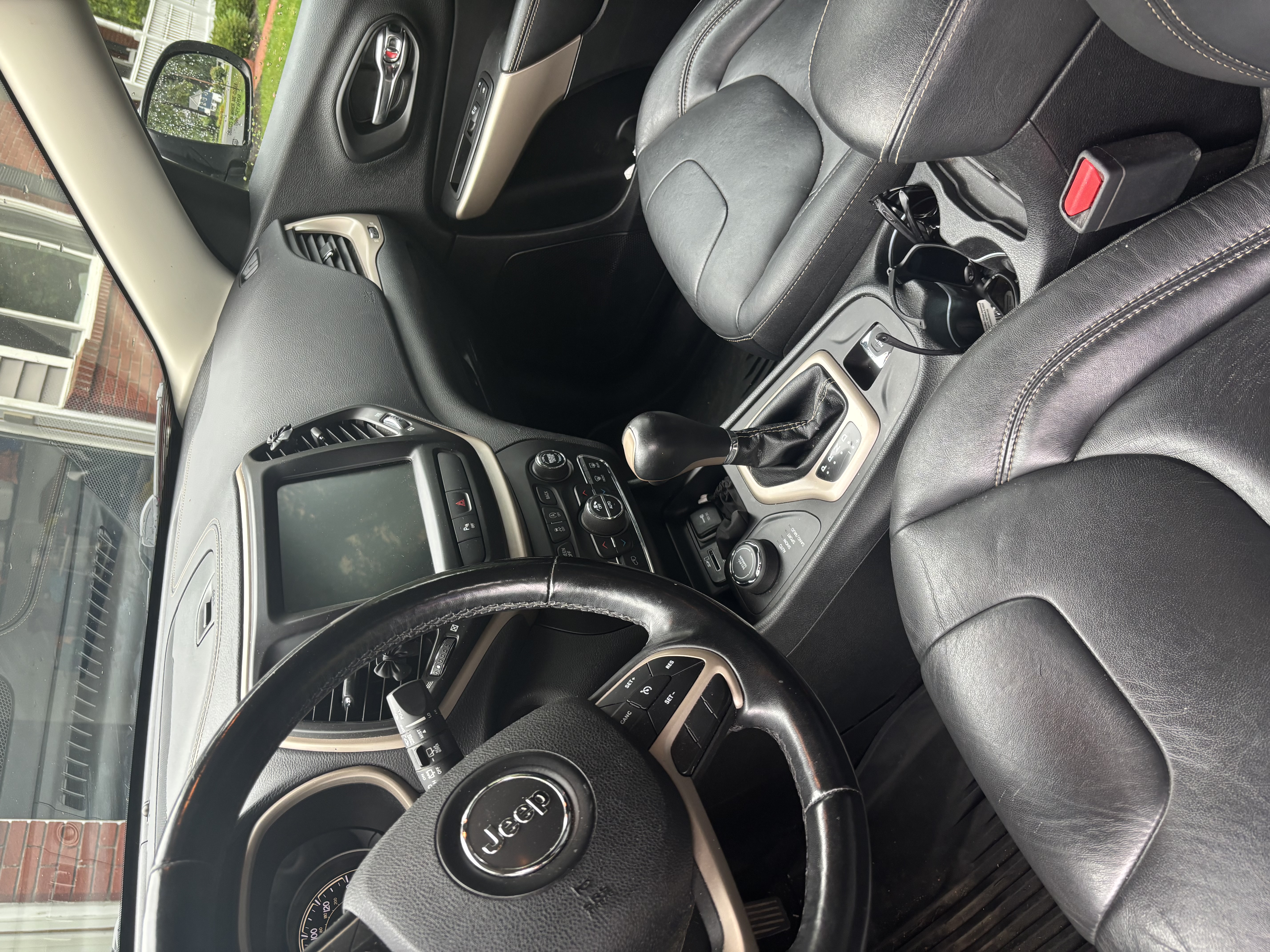 Used 2018 Jeep Cherokee Limited AWD/4WD image 11