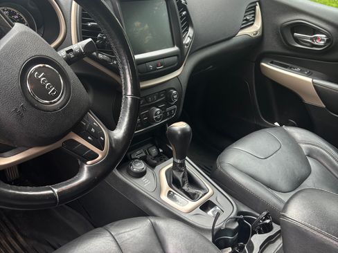Used 2018 Jeep Cherokee Limited AWD/4WD image 11