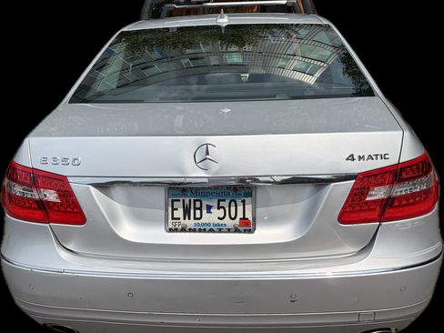 Used 2013 Mercedes-Benz E 350 4MATIC Sedan image 9