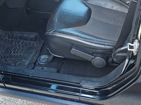 Used 2015 Jeep Wrangler Unlimited Sahara image 11