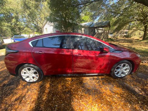 Used 2018 Chevrolet Volt Premier w/ Driver Confidence Package image 5