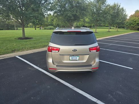 Used 2015 Kia Sedona EX FWD image 5
