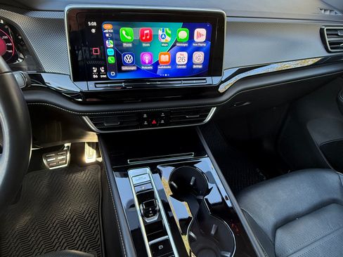 Used 2024 Volkswagen Atlas Cross Sport SEL R-Line image 13