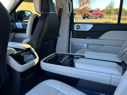 Used 2023 Lincoln Navigator L Black Label image 4