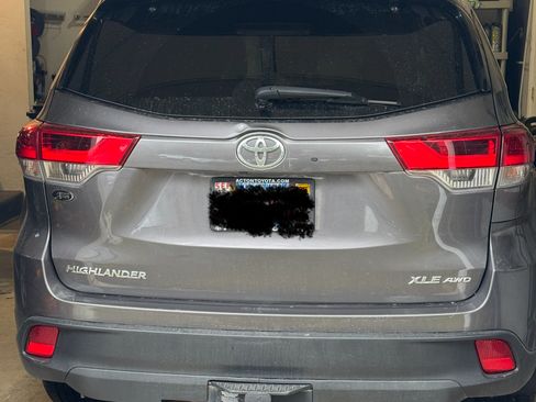Used 2018 Toyota Highlander XLE image 12