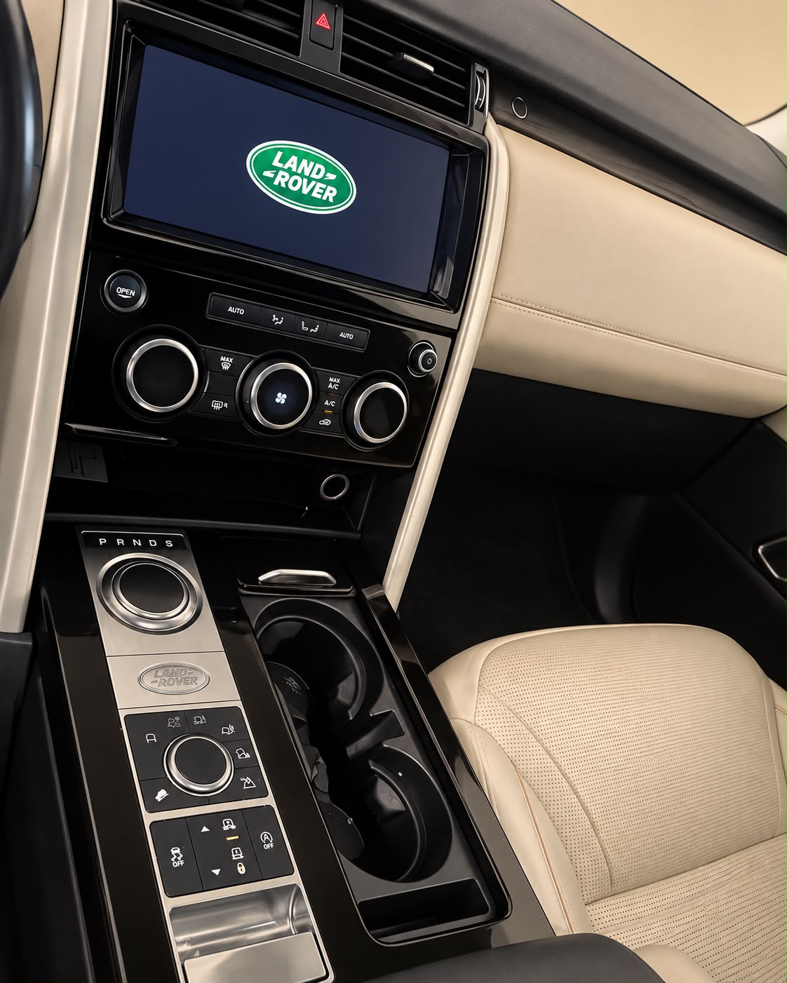 Used 2019 Land Rover Discovery HSE AWD/4WD image 6