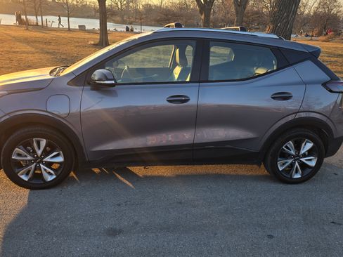 Used 2023 Chevrolet Bolt EUV LT w/ Convenience Package image 9