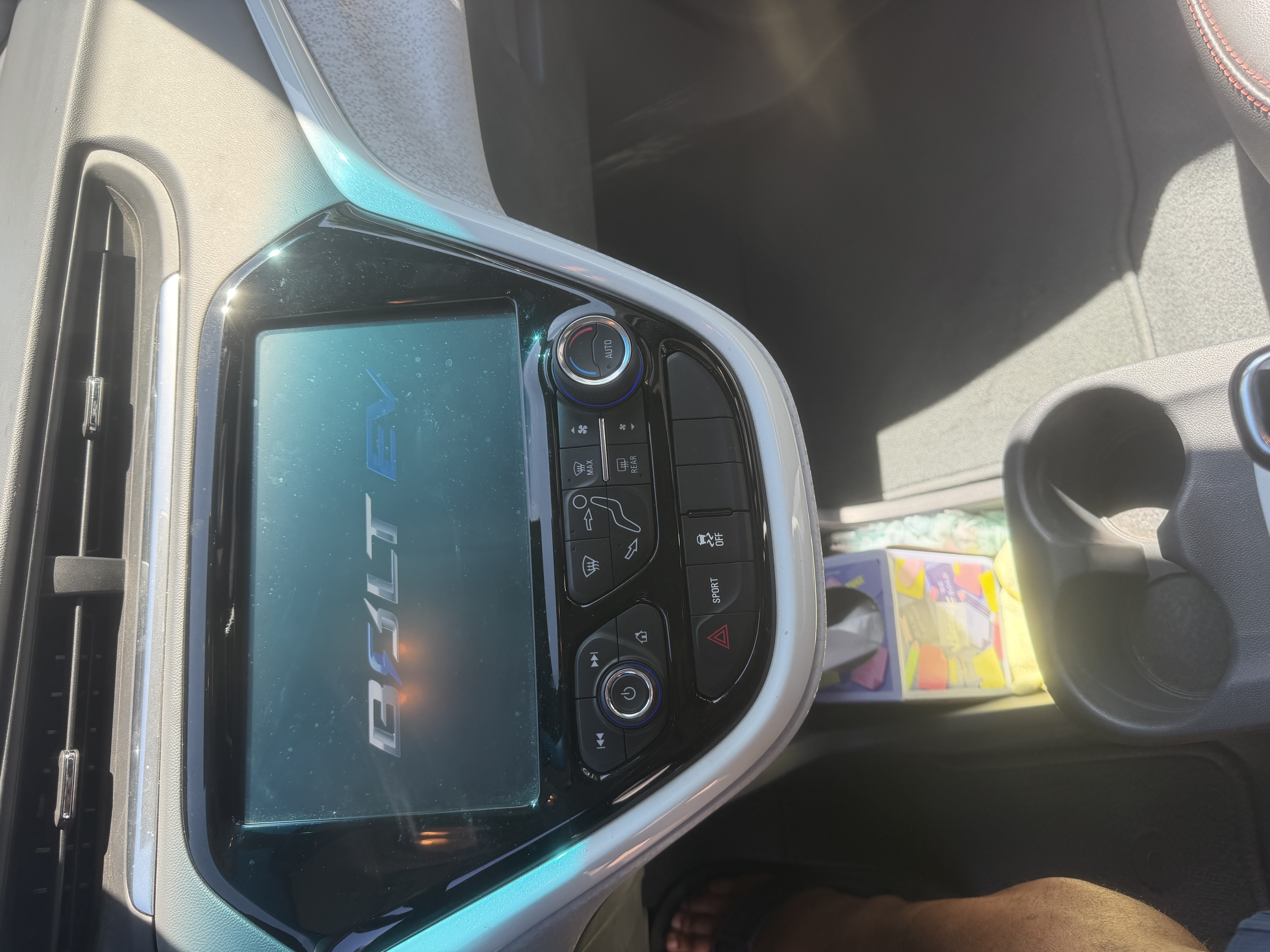 Used 2020 Chevrolet Bolt Premier w/ Infotainment Package FWD image 29