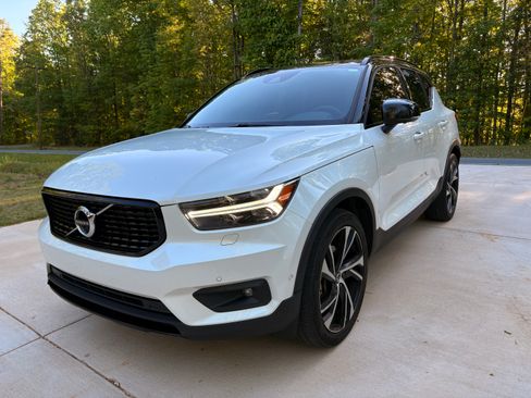 Used 2019 Volvo XC40 T5 R-Design AWD/4WD image 1