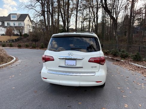 Used 2017 INFINITI QX80 2WD w/ Driver Assistance Package image 2