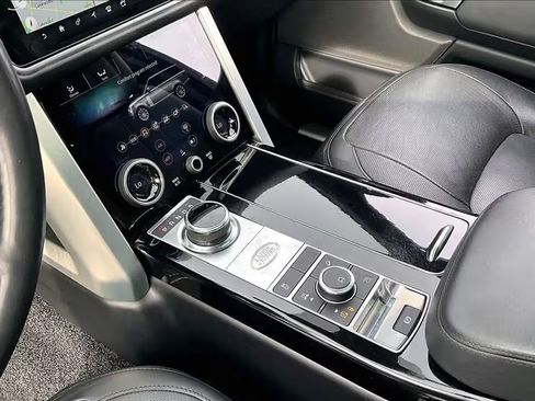 Used 2020 Land Rover Range Rover HSE image 13
