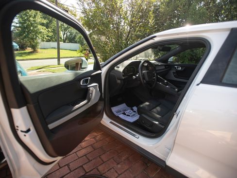 Used 2022 Polestar Polestar 2 w/ Performance Package image 5