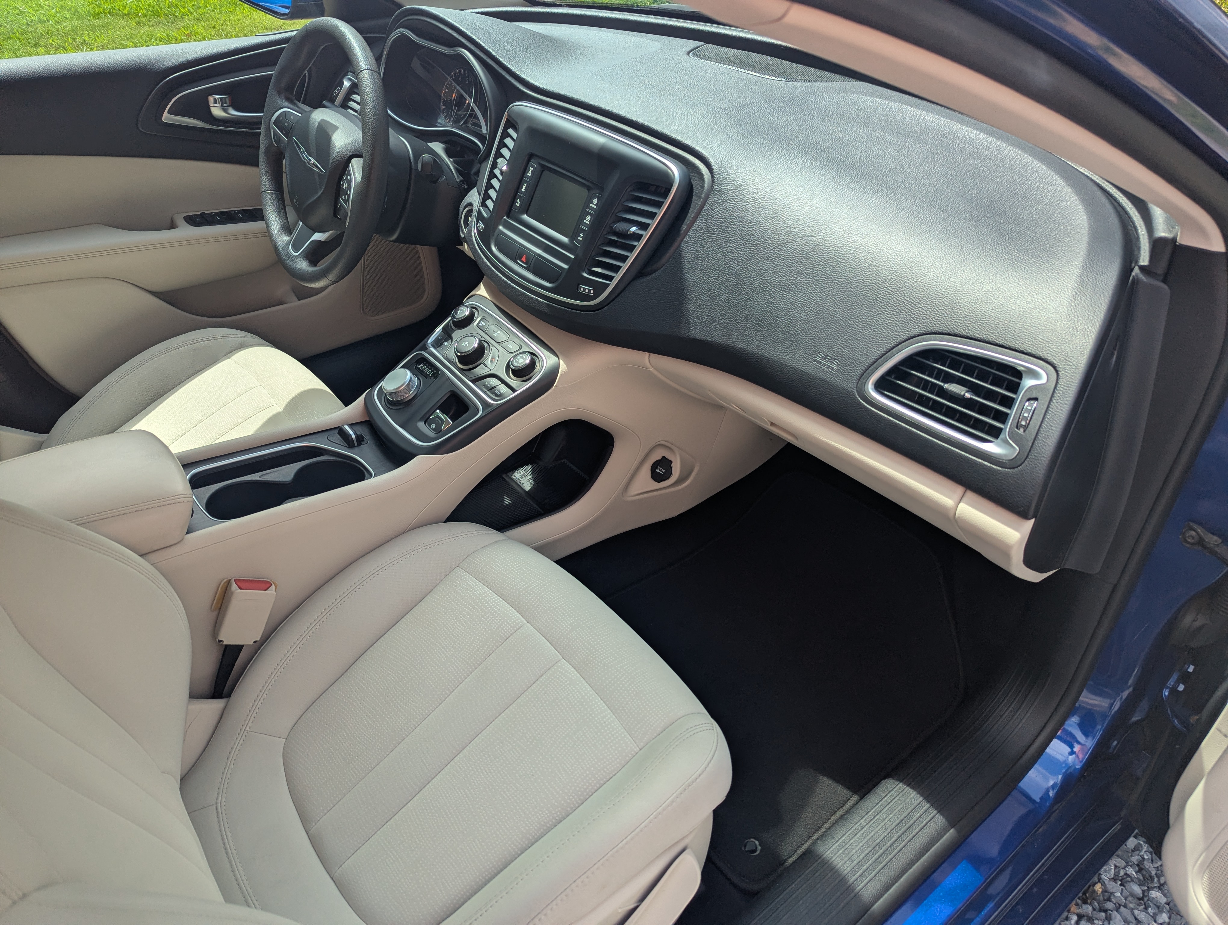 Used 2015 Chrysler 200 Limited FWD image 15