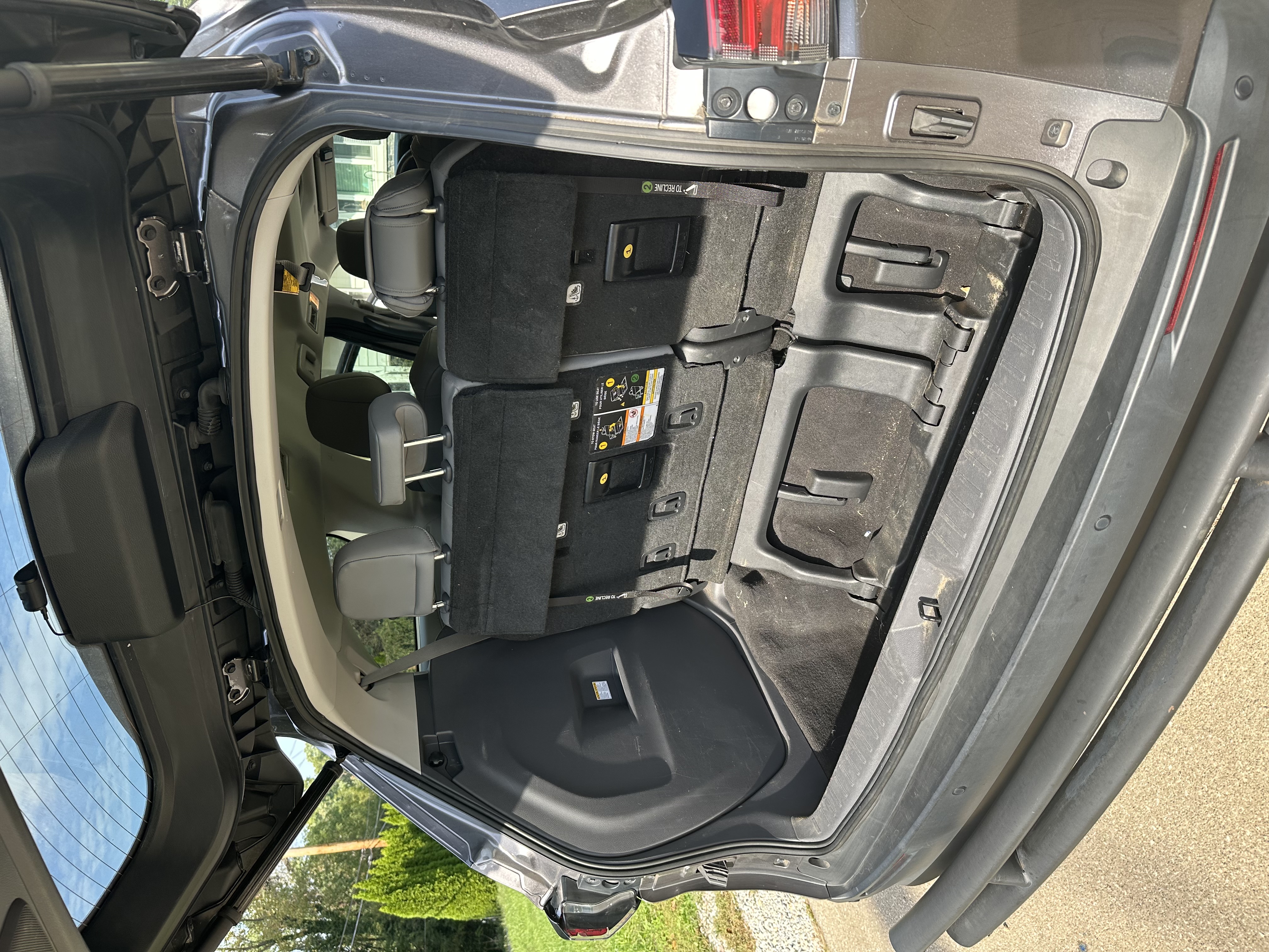 Used 2021 Toyota Sienna XLE AWD/4WD image 6