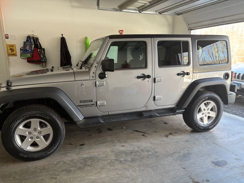 Used 2017 Jeep Wrangler Unlimited Sport w/ Quick Order Package 24S image 10