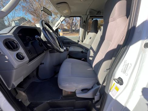 Used 2013 Ford E-350 and Econoline 350 XLT image 11