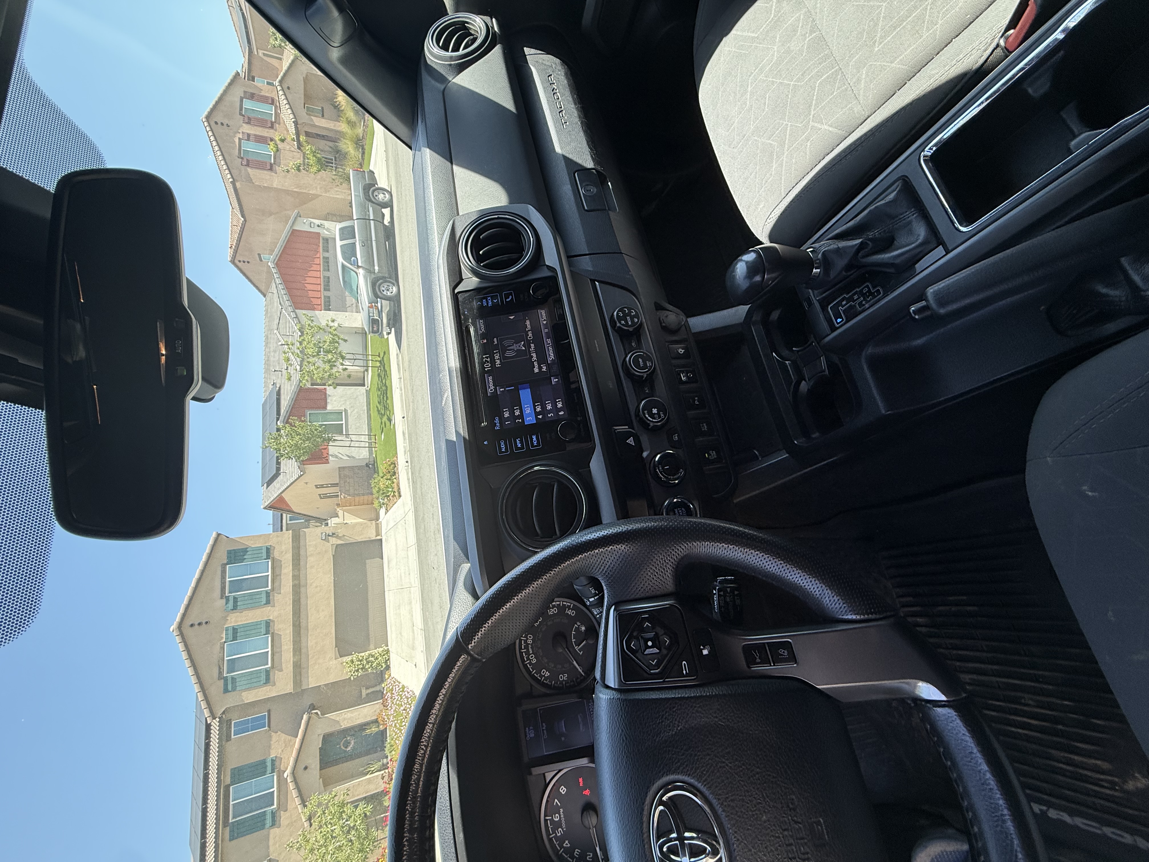 Used 2019 Toyota Tacoma TRD Off-Road w/ Technology Package AWD/4WD image 6