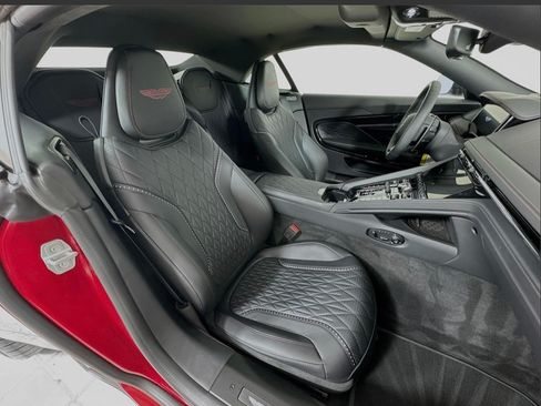 Used 2025 Aston Martin DB12 Convertible image 18