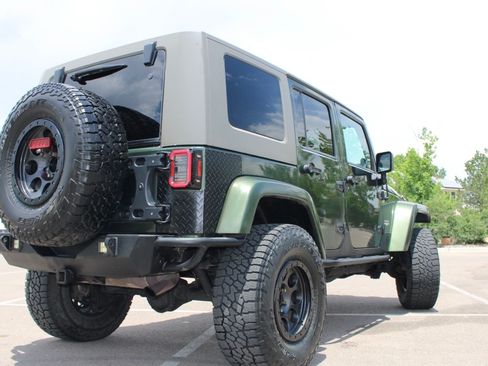 Used 2007 Jeep Wrangler Unlimited Sahara w/ Dual Top Group AWD/4WD image 12
