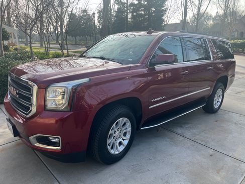 Used 2020 GMC Yukon XL SLT w/ HD Trailering Package image 9