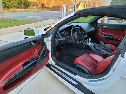 Used 2011 Audi R8 V10 image 26