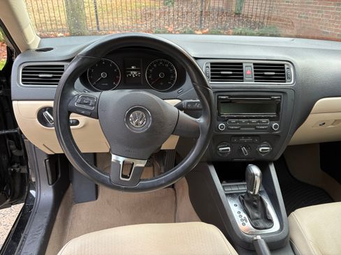 Used 2012 Volkswagen Jetta SE image 9