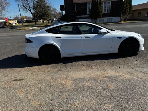 Used 2024 Tesla Model S image 10