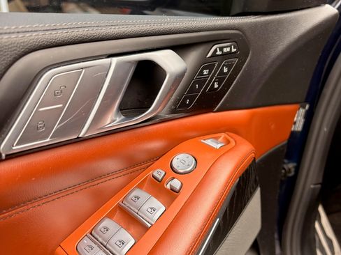 Used 2022 BMW X7 M50i image 18