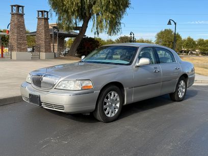 Used 2009 Lincoln Town Car Signature Limited
