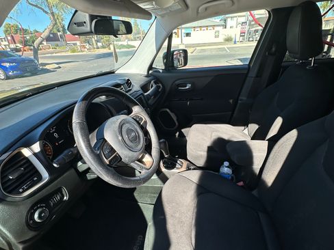 Used 2015 Jeep Renegade Latitude image 16