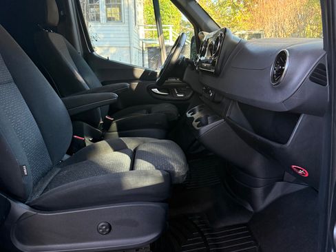 Used 2023 Mercedes-Benz Sprinter 3500 image 16