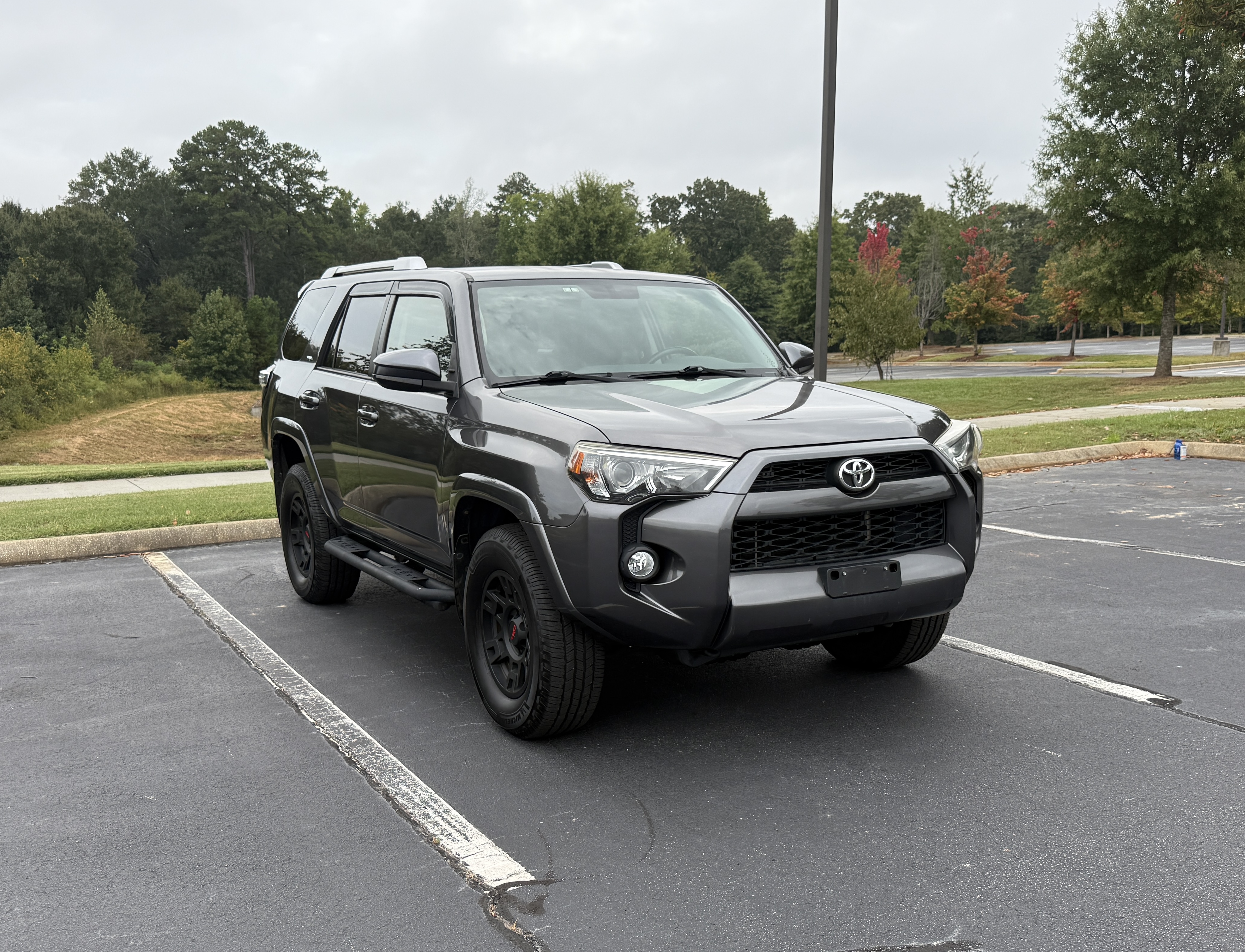 Used 2017 Toyota 4Runner SR5 AWD/4WD image 4