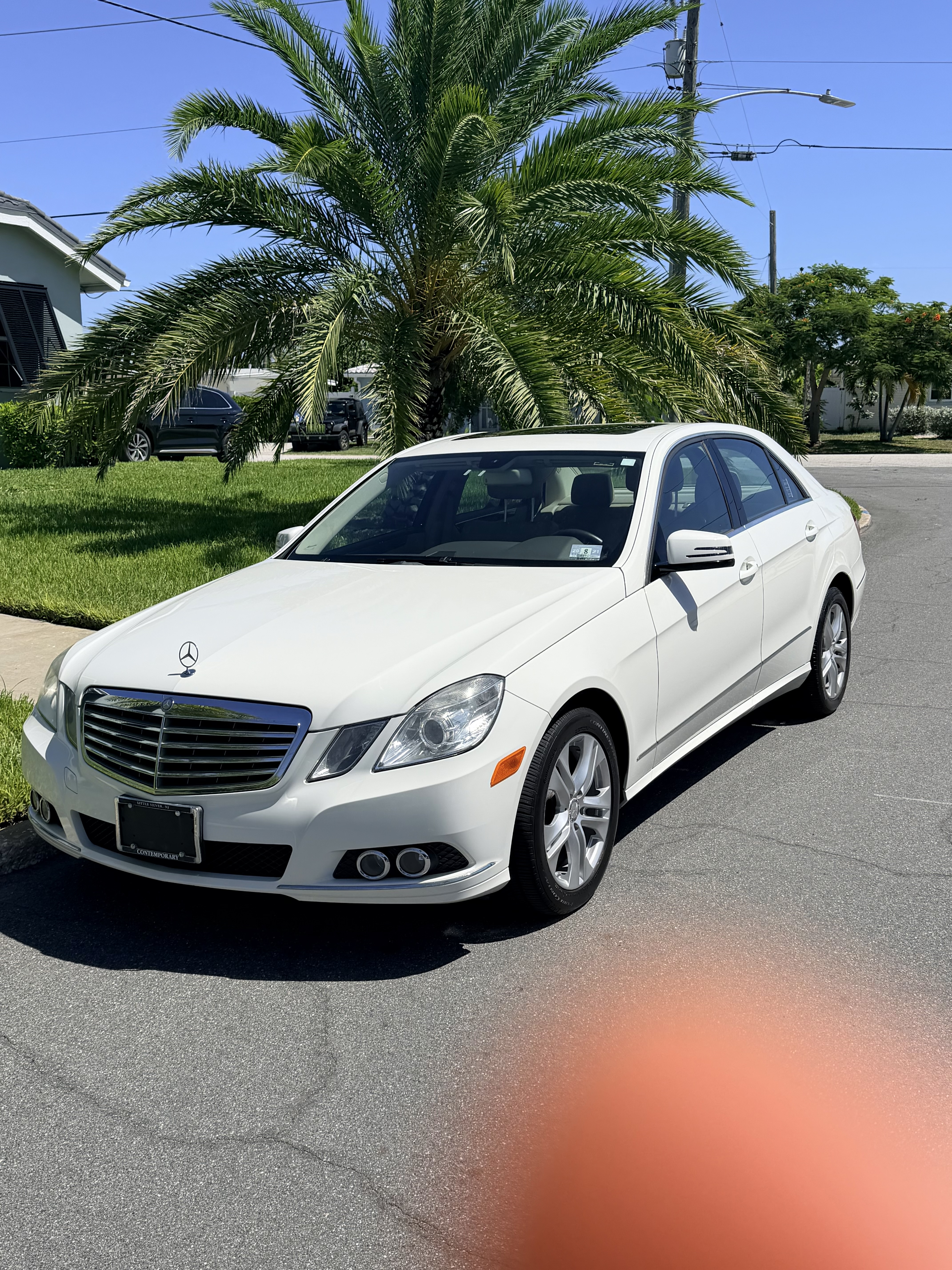Used 2010 Mercedes-Benz E 350 4MATIC Sedan image 4
