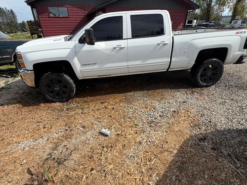 Used 2019 Chevrolet Silverado 2500 LT image 2