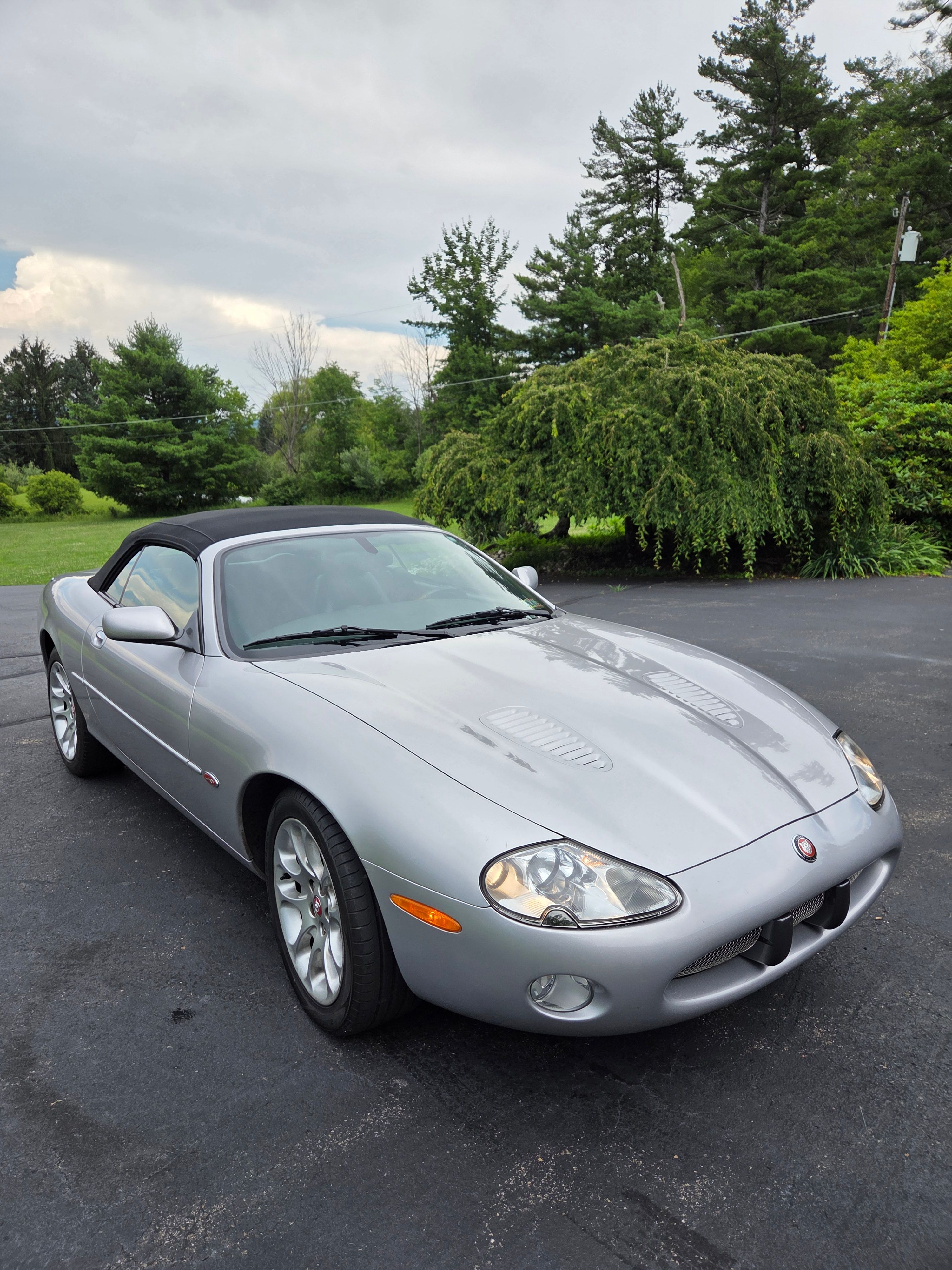 Used 2001 Jaguar XKR Convertible RWD image 2
