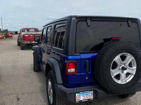 Used 2018 Jeep Wrangler Unlimited Sport AWD/4WD image 4