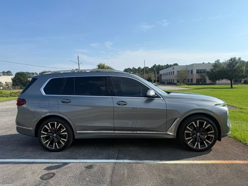 Used 2025 BMW X7 xDrive40i AWD/4WD image 1