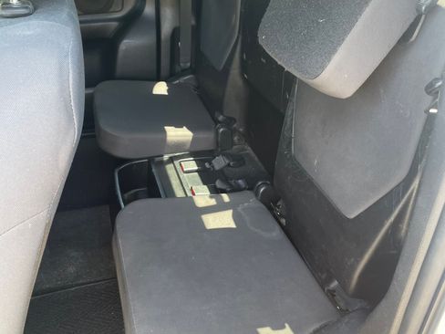 Used 2016 Toyota Tacoma TRD Sport w/ Towing Package RWD image 5
