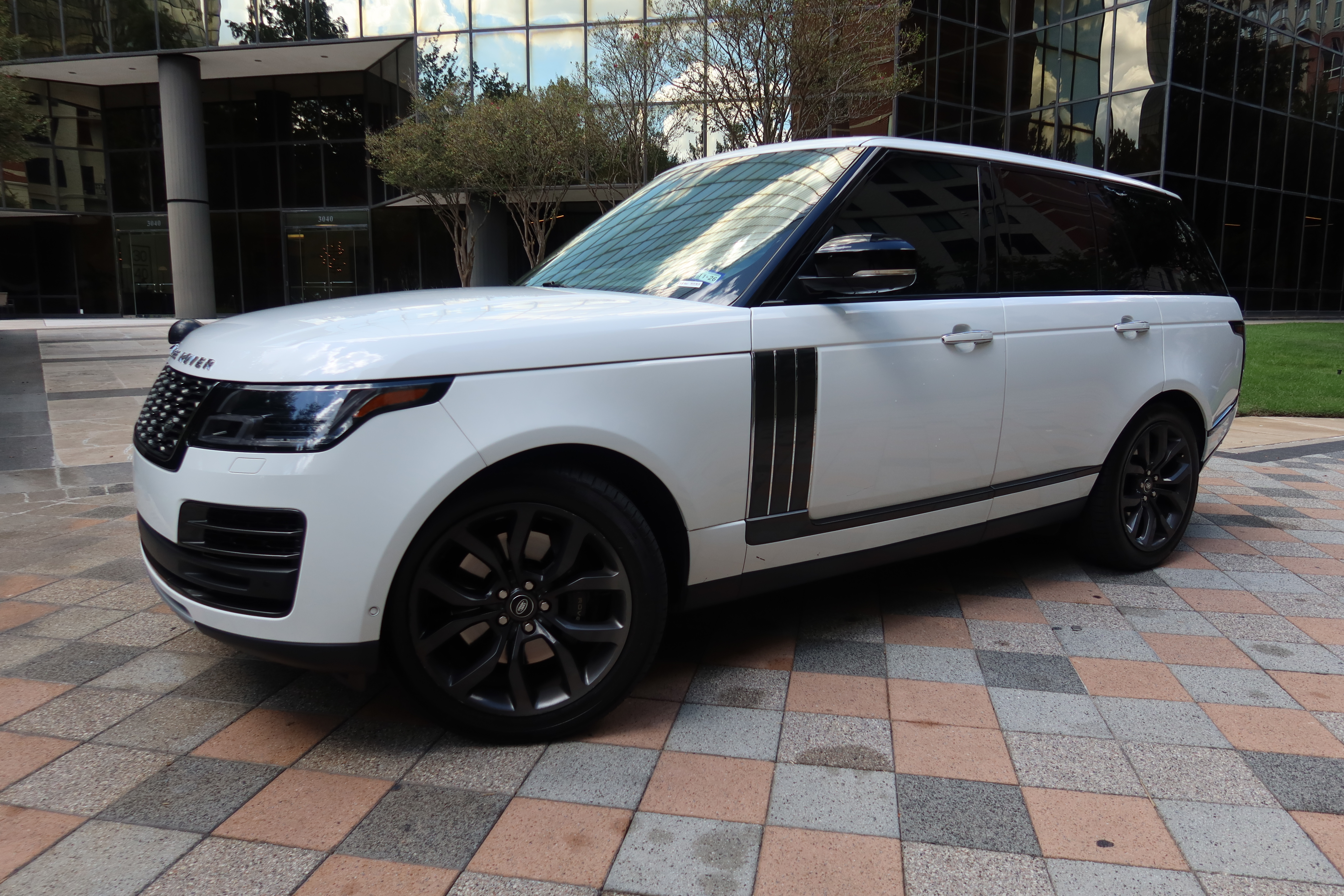 Used 2018 Land Rover Range Rover SV Autobiography Dynamic AWD/4WD image 9