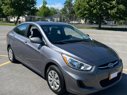Used 2015 Hyundai Accent GLS FWD image 1