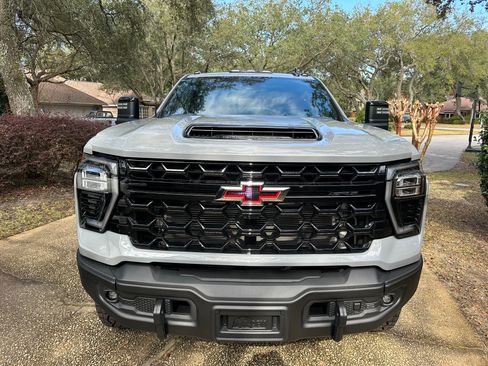 Used 2024 Chevrolet Silverado 2500 ZR2 w/ ZR2 Bison Edition AWD/4WD image 2
