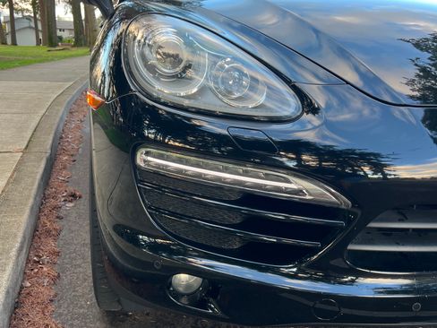 Used 2014 Porsche Cayenne Platinum Edition image 5