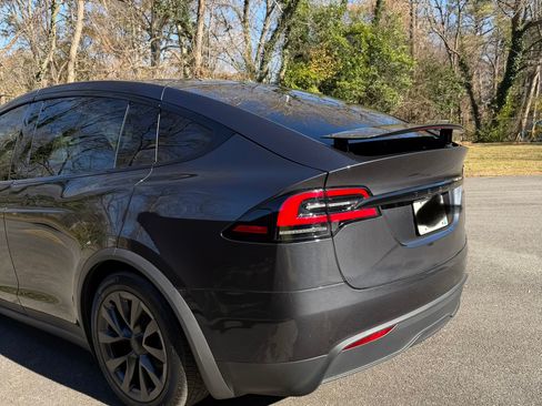Used 2024 Tesla Model X image 8